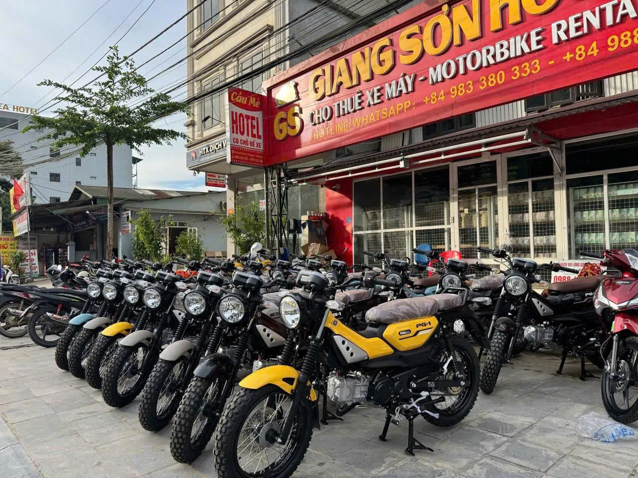 Cửa hàng và dàn xe máy Giang Sơn Travel tại Hà Giang